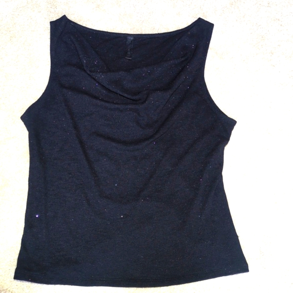 Sleek Black Tank Top with Modern Design / Shimmering Black Shirt